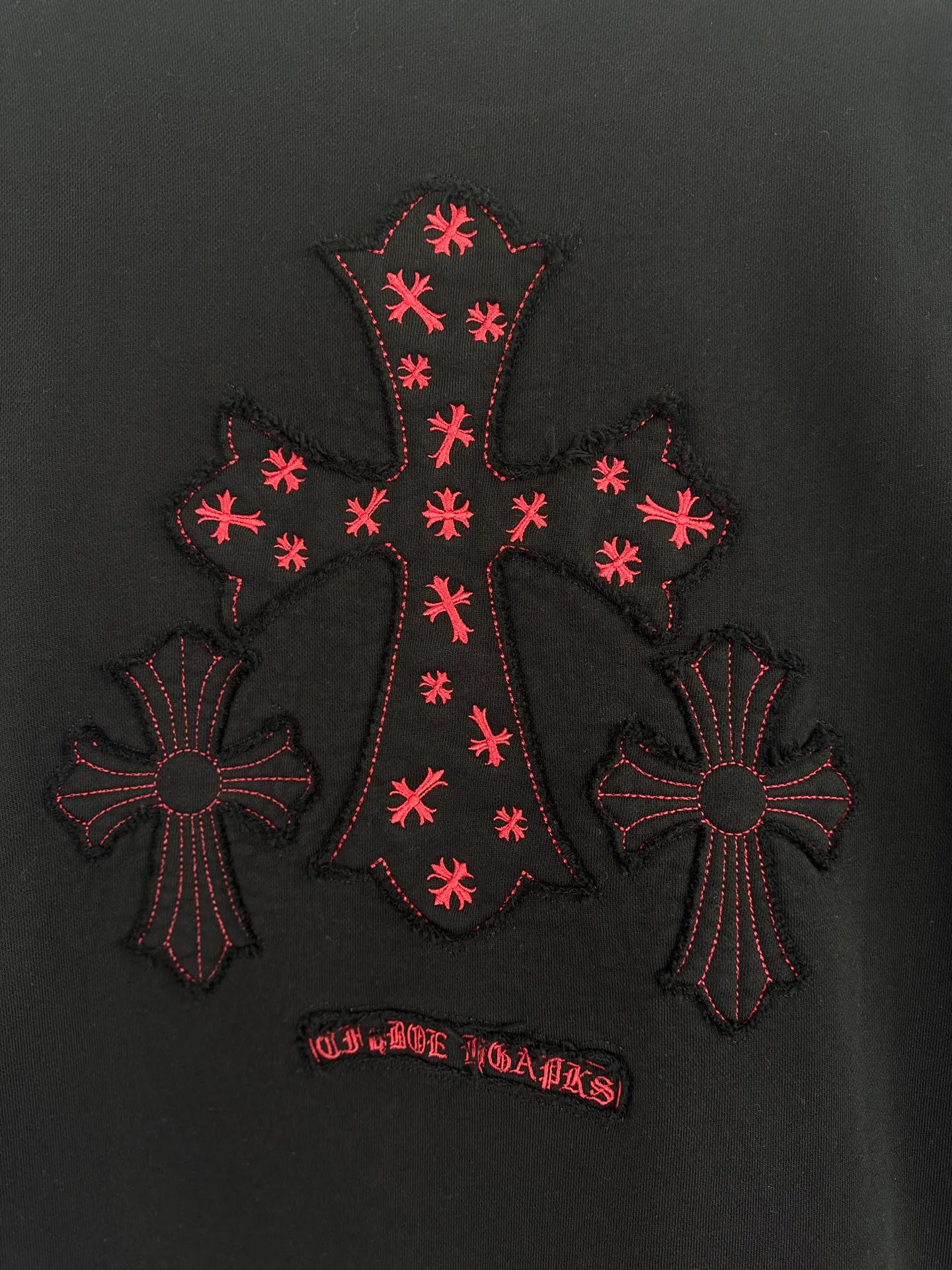 P260 top version, real shot without P, ​​different from market currency) 𝗖𝗵𝗿𝗼𝗺𝗲 𝗛𝗲𝗮𝗿𝘁𝘀/Cro Heart 2025 washed patch embroidery autumn and winter new original single counter American laser burnt 3D three-dimensional color embroidered couple casual sweatshirt 👑The highest version! Customized fabric 420g tripe terry fabric! American acid-washed and distressed original fabric laser burnt ✟appliqué embroidery and exquisite embroidery of letters! The best-selling model in the counter, very comfortable to wear. Accessories: original molded and authenticated collar label➕100% silk wash label. Genuine purchase-grade original hangtag➕matching hanging rope➕3D hanging beads➕original packaging bag. Craftsmanship: The original version has consistent wiring! The highest version of the armhole matching technique! Color: White Black Size: S M L XL Style Number: 25-316